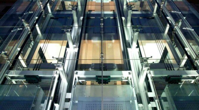 Museo-Reina-Sofia-Ascensor-exterior-noche-1-scaled-e1634631710862