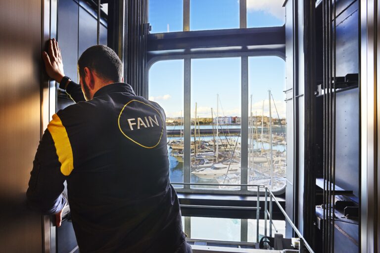 0966-UM-22E-1-scaled